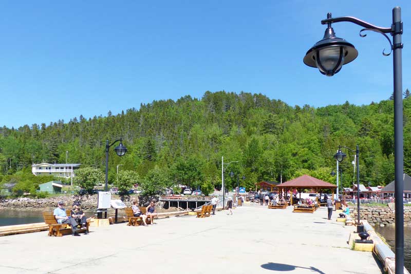 Sur la quai achalandé de Ste-Rose-du-Nord