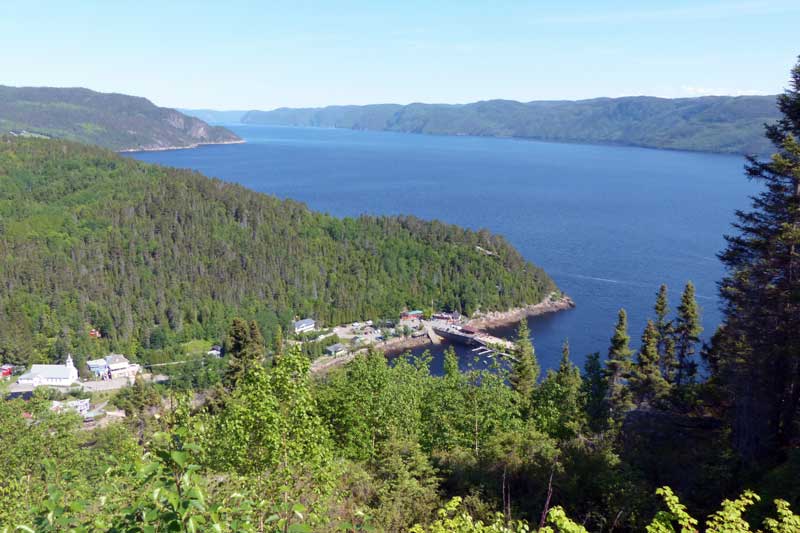 Ste-Rose-du-Nord depuis le belvedere de la
                Montagne