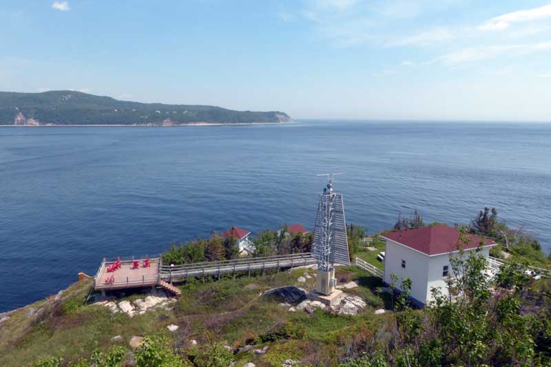 Pointe-Noire : l'embouchure du Saguenay et la
                station de Parc Canada