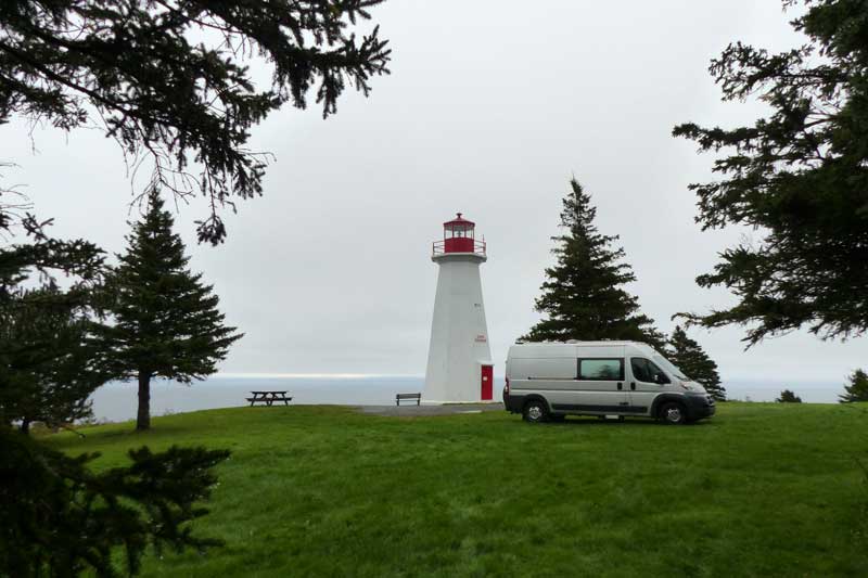 Bivouac-au-pied-du-phare-de-Cape-George