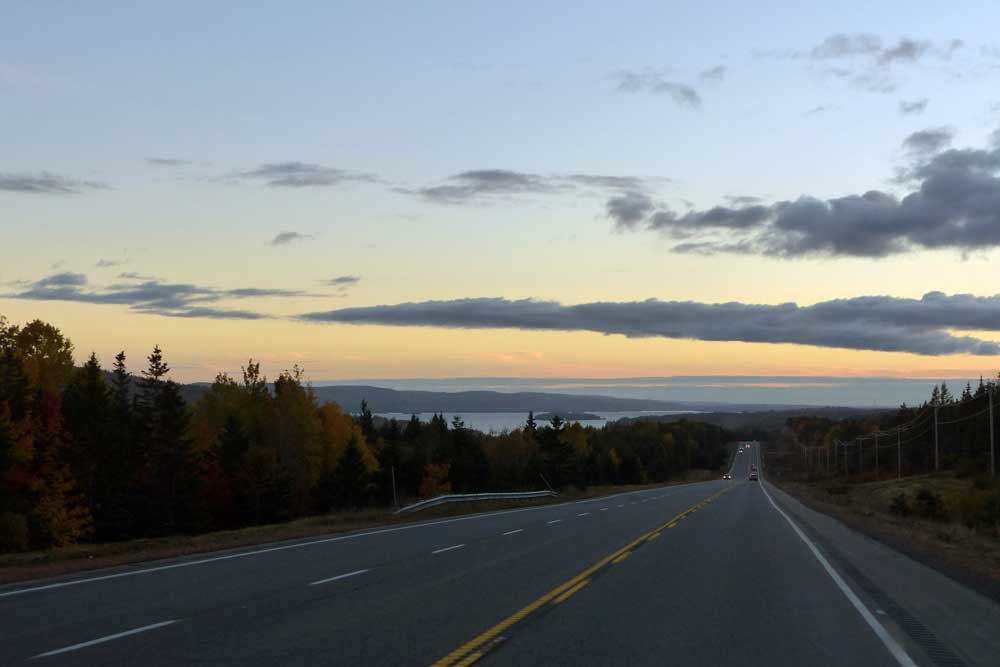 Crepuscule-le-long-du-Bras-d'Or-vers-Baddeck