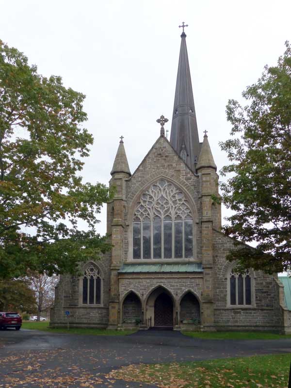 Fredericton : façade de la cathedrale Christ
                    Church