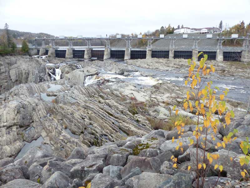 Grand-Sault : le chaos au pied du barrage