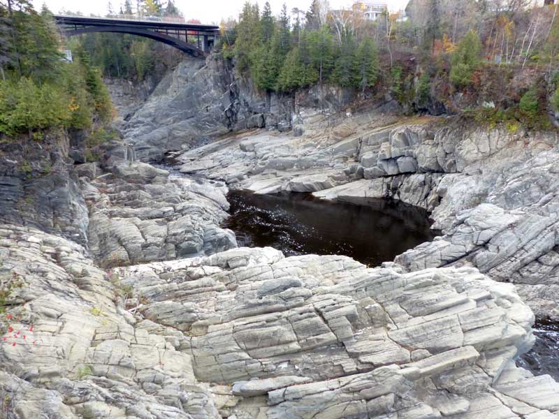 Grand-Sault-marmite-au-pied-de-la-chute