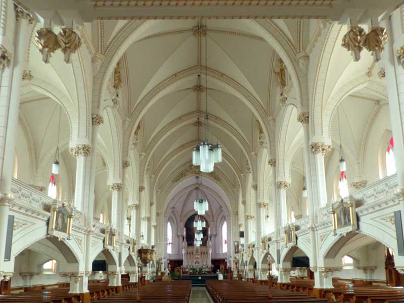 Rivière-du-Loup : nef de l'église St-Patrice