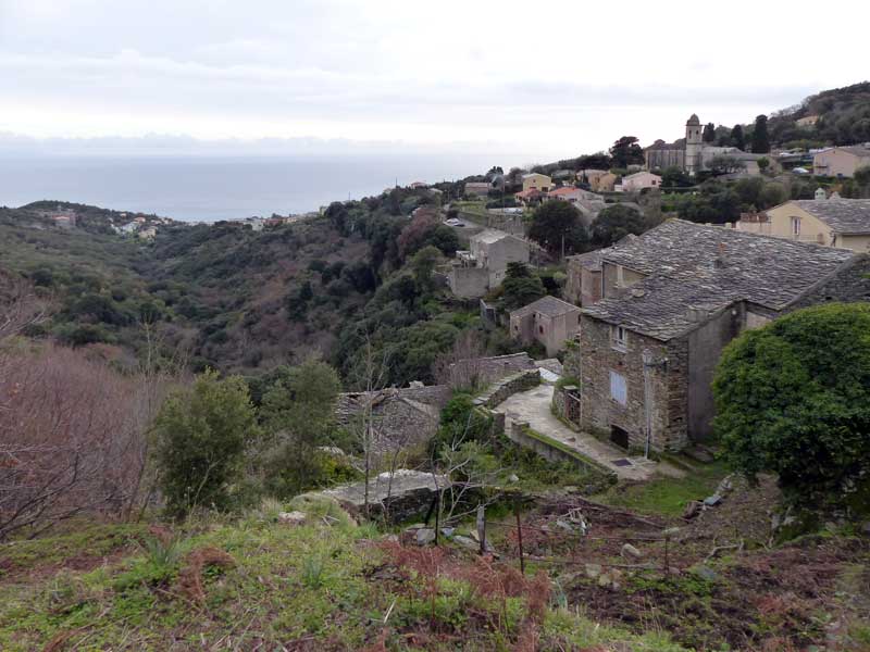 Castellu-(Brandu)-le-village-depuis-le-chateau