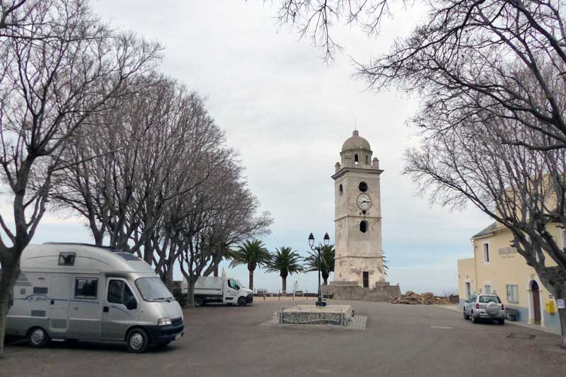 Canari : la place de la Mairie