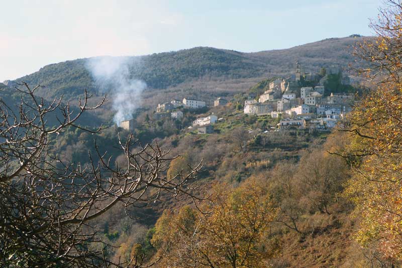 Loreto-di-Casinca-depuis-la-route