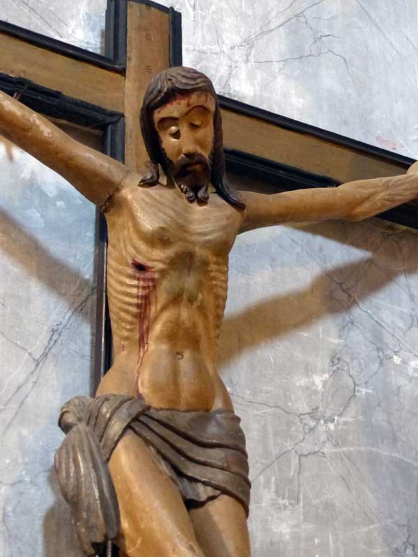 Crucifix XVIIe dans l'église de La Porta