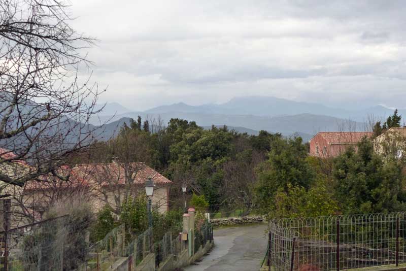 Prunelli-di-Flumorbo-vue-sur-la-montagne