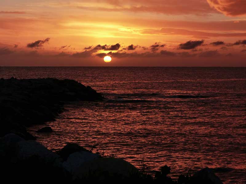 Solanzara-soleil-levant-sur-la-mer