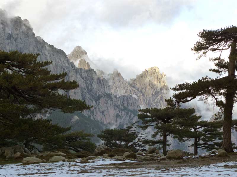 Col de
                    Bavella : les aiguilles dans le nuage