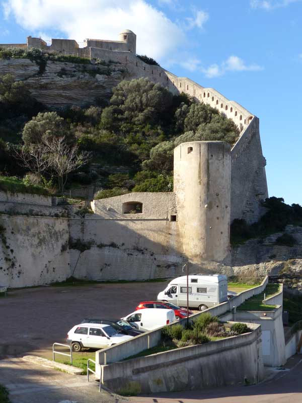 Bonifacio : Exsis au pied du Fort St-Nicolas