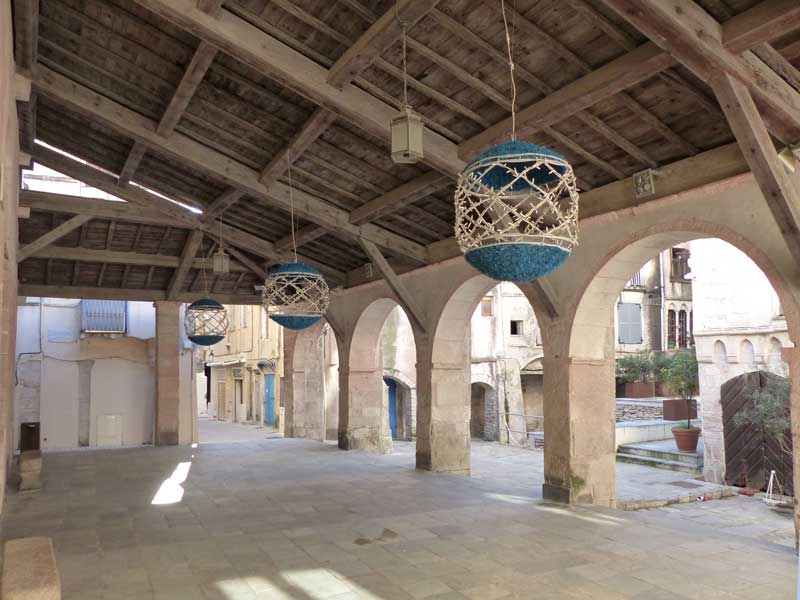 Bonifacio-loggia-devant-l'eglise-Ste-Marie-Majeure.jpg