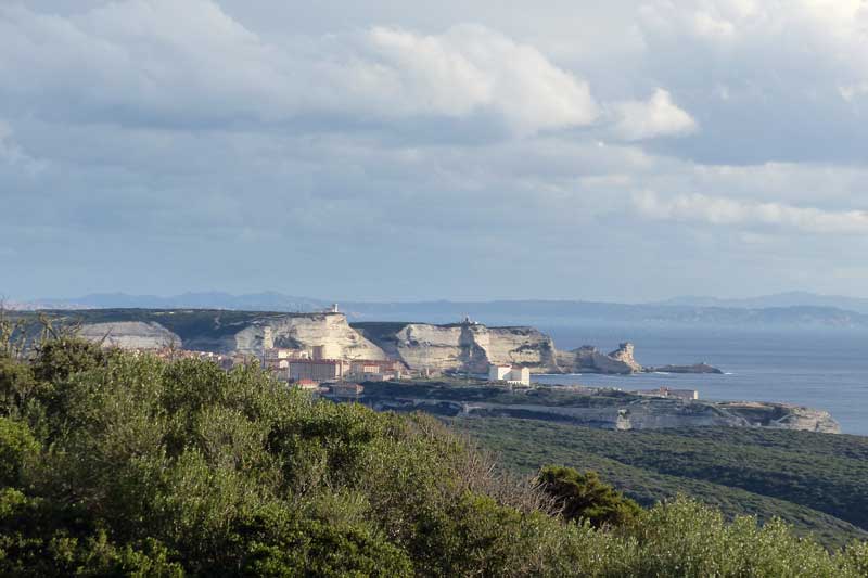 Depuis l'Ermitage de la Trinité, vue vers le
                    Capo Petusato et la Sardaigne