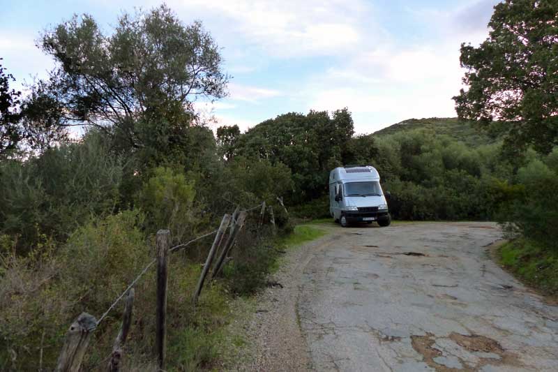 Cauria : bivouac au bord de la route