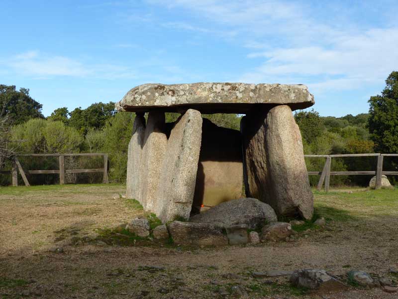 Cauria-Dolmen-de-Funtanaccia