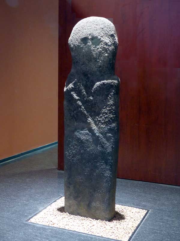 Sartene-Musee-archeologique-stele-Petra-Pinzuta