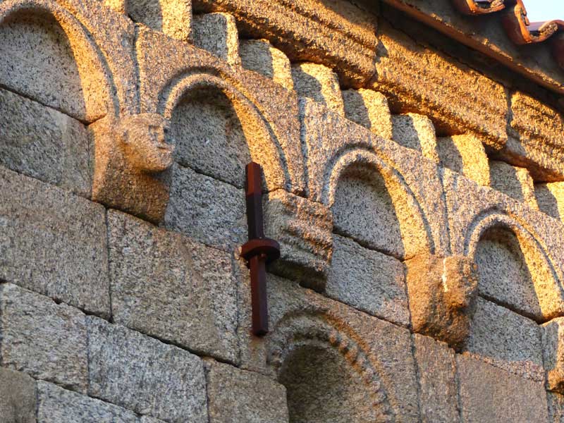 St-Maria-e-Ficaniedda-eglise-Sta-Maria-Assunta-XIIeme-modillons