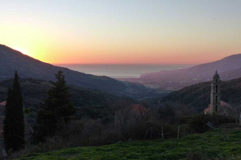 Fozzano-crepuscle-sur-le-golfe-de-Valinco