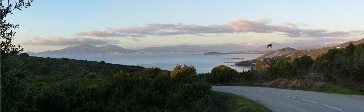 Panoramique-sur-la-baie-d'Ajaccio-sous-Acqua-Doria