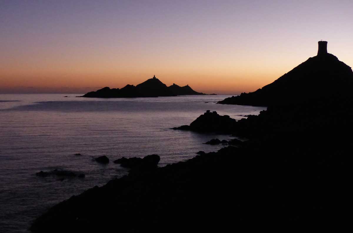 Pointe-de-la-Parata-crepuscule-sur-la-tour-et-les-iles-Sanguinaires