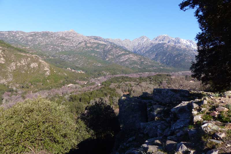 Tavera-vue-sur-la-vallee-de-la-Gravona-depuis-la-terrasse-du-casteddi-III