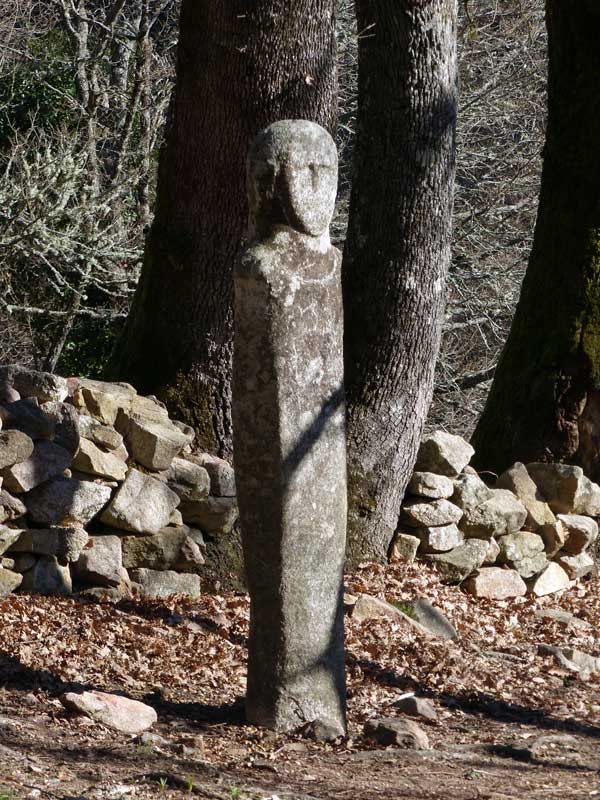 Tavera-statue-menhir-sans-ombre