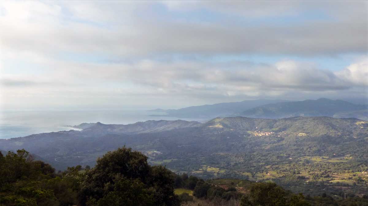 Panorama sur le Golfe de Sagone depuis le Bocca di
            Sarcoggio