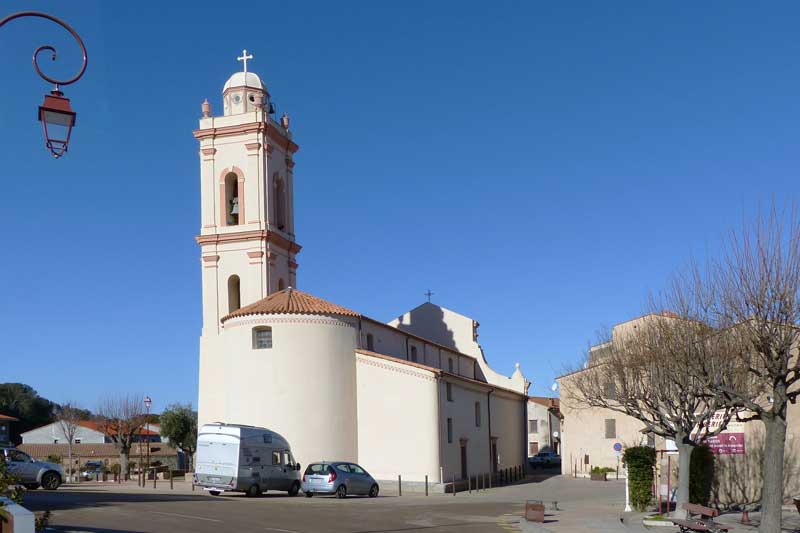 Exsis
                    devant l'église de Piana