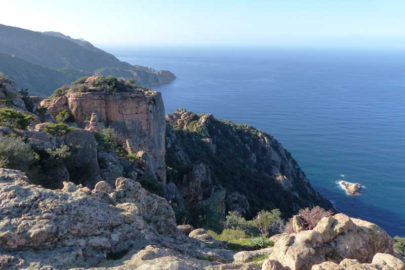 Calanche-de-Piana-devant-le-Chateau-Fort