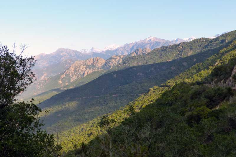 La
            Grande Barrière limitant la Balagne à l'est
