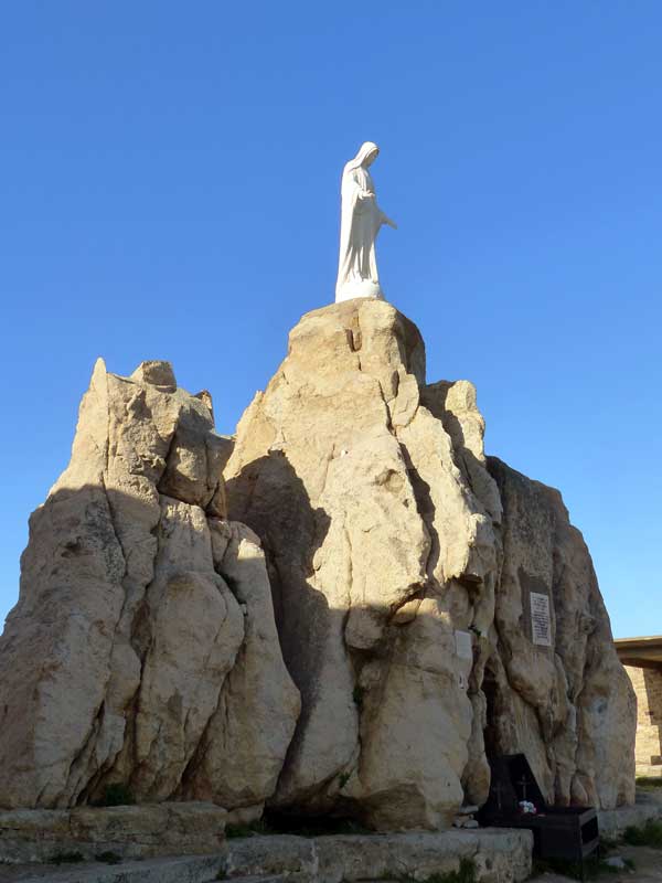 Chapelle N.D. de la Serra de Calvi : statue de la
                Vierge