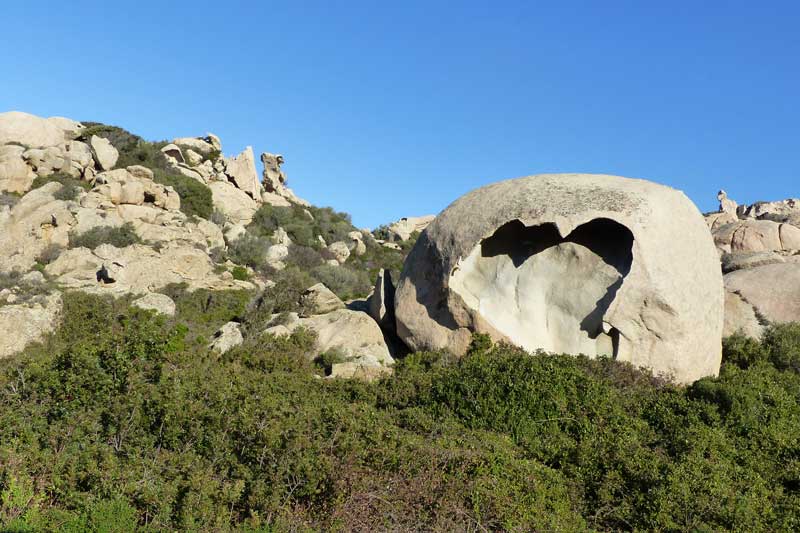 Taffoni le long du chemin menant à N.D. d e la Serra
