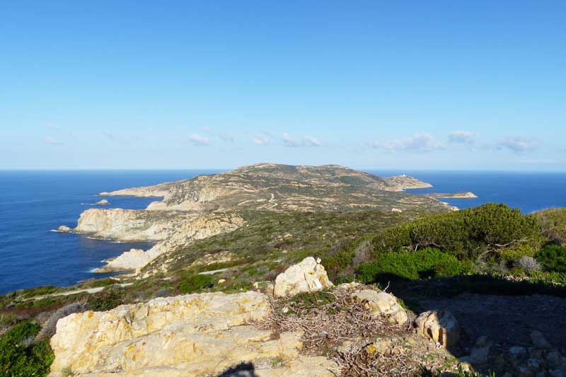 Calvi : Punta de la Revelata depuis la route de
                  la chapelle