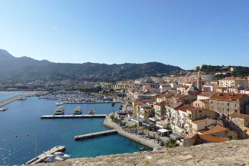Calvi-le-port-au-pied du bastion Malfetano
