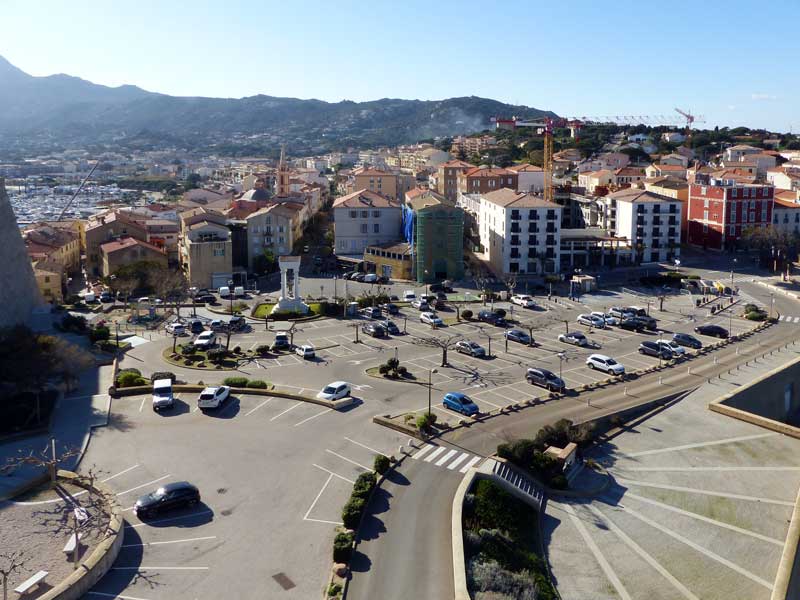 Calvi-Place-Christophe-Colomb-depuis-le-bastion-N-O