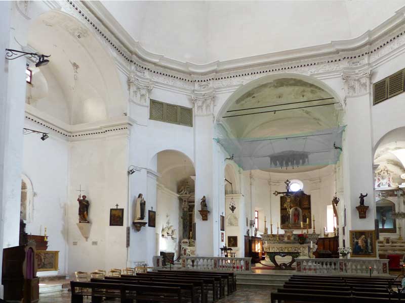 Nef de la cathedrale St-Jean-Baptiste de Calvi
