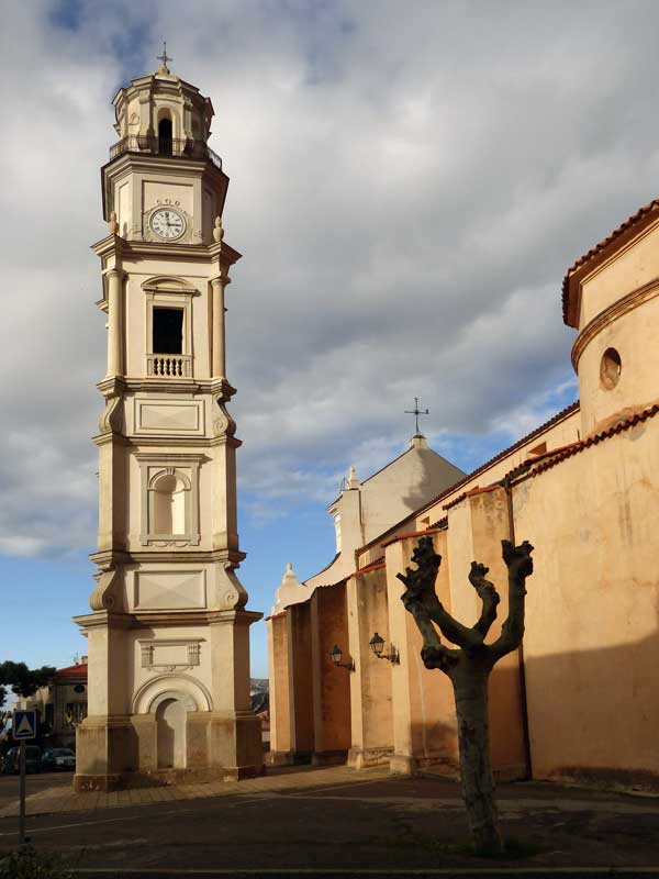 Calenzana-campanile-dans-la-lumiere-du-soir