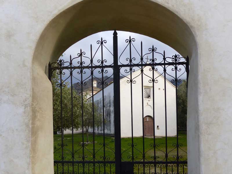 Calenzana-chapelle-Ste-Restitude-entouree-d'oliviers