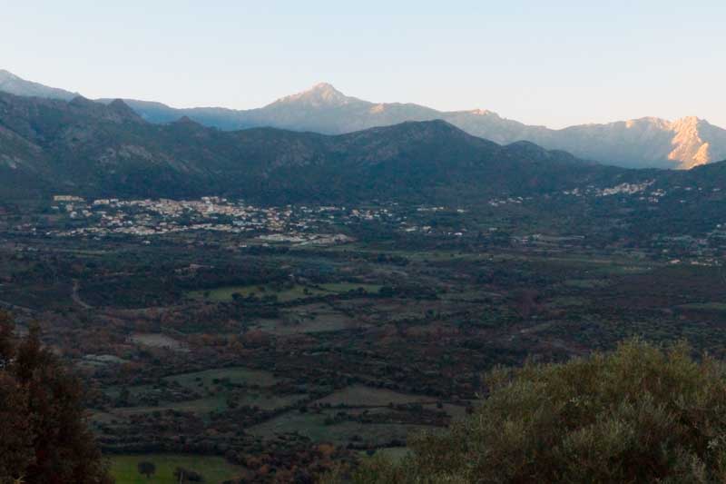 Montemaggiore-bivouac-vue-vers-Calanzana-et-la-Balagne