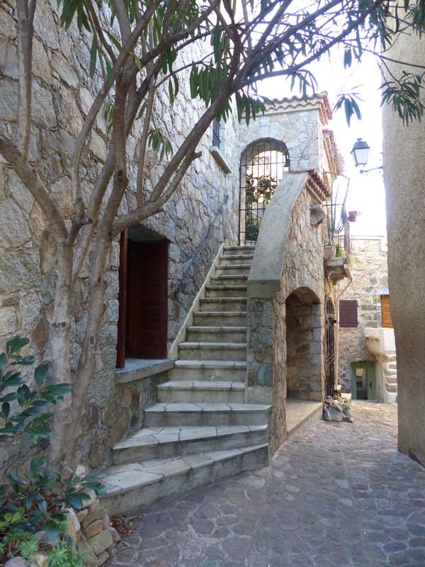 Cateri-escalier-dans-une-rue