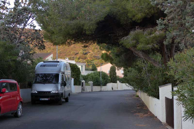 L'Ile-Rousse : bivouac dans le Lotissement
                      des Iles