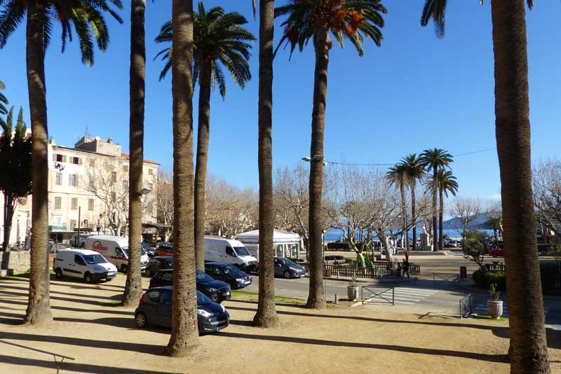 L'Ile-Rousse-place-Paoli