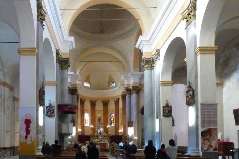L'Ile-Rousse : nef de l'église de l'Imaculée
                    Conception