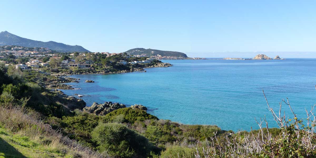 En quittant L'Ile-Rousse vers l'est