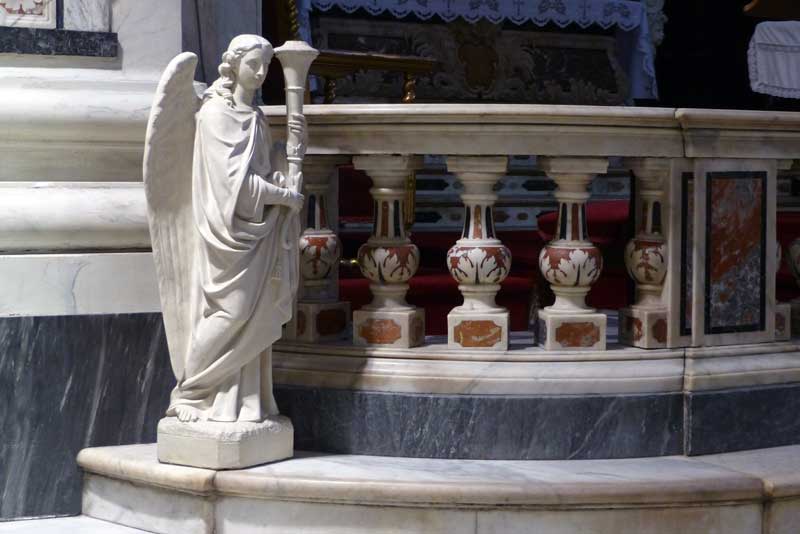 eglise-St-Jean-Baptiste-balustrade-et-ange