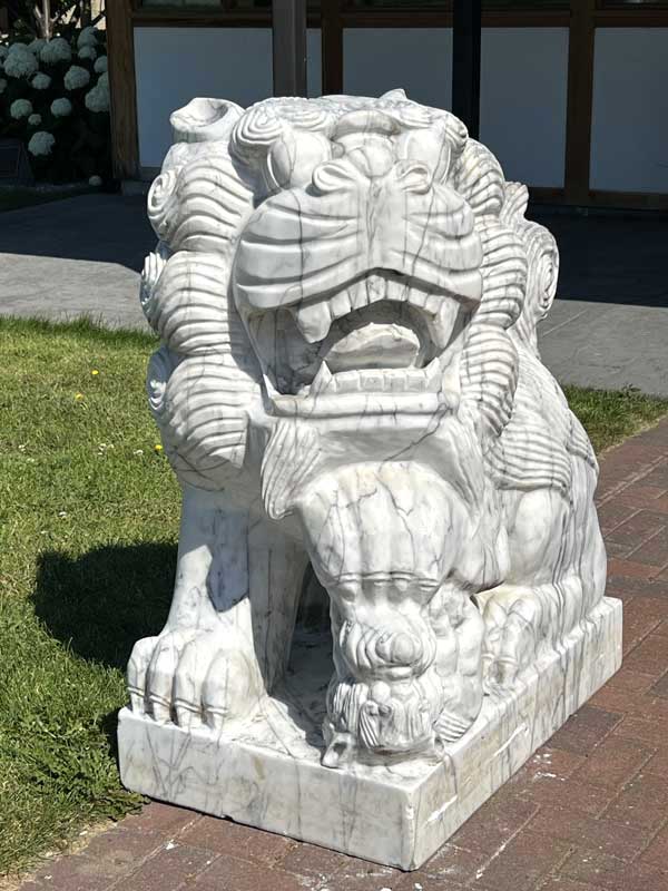 Nikka-Juko-Japanese-Garden : les
                                gardiens