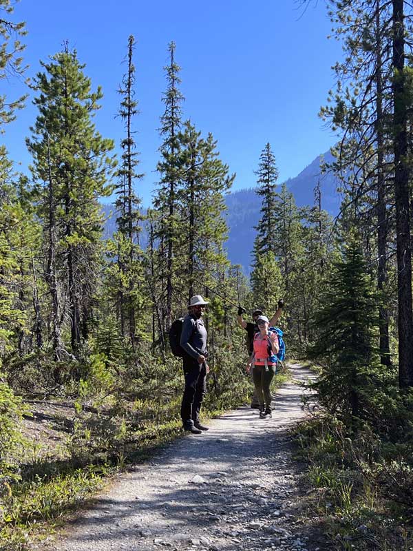 Les parents Mathieu A".
                  et-Juliette-au-depart-vers-Yoho-Lake