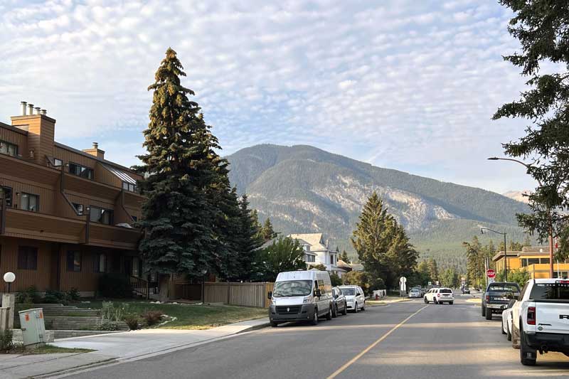 Autre bivouac sur une rue résidentielle de Banff